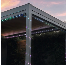 Pergola mit farbiger Lichterkette