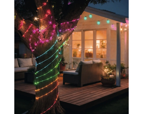 Arbre avec guirlande lumineuse LED et tonnelle de jardin éclairée