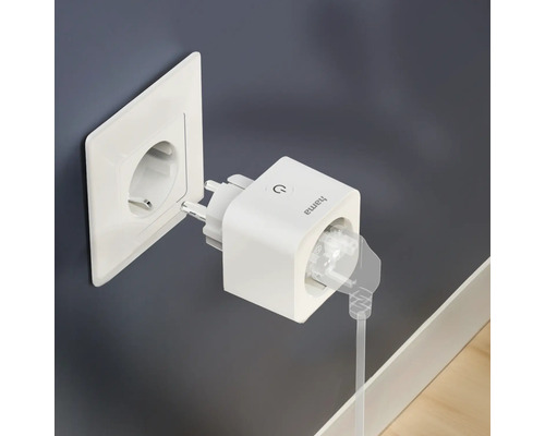 Hama Logo WLAN-Steckdose mit Stecker in einer Steckdose