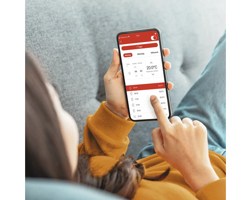 Une personne utilise une application de smartphone pour contrôler la température.