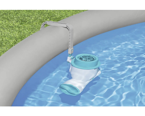 Pooloberflächenskimmer im Swimmingpool