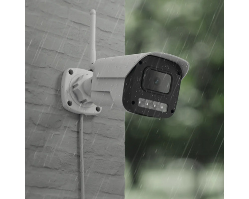 Überwachungskamera zur Wandmontage im Regen