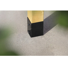 Ancrage de poteau en acier sur un poteau en bois