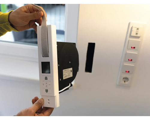 Enrouleur de sangle électrique pour commande de volet roulant monté au mur.