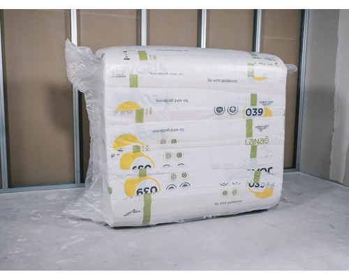 Paquet de laine d''isolation emballée dans du film