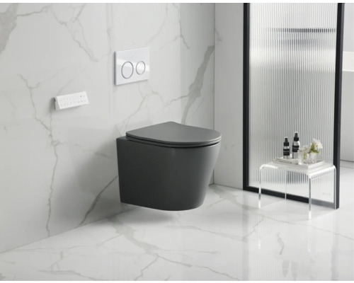 Modernes Badezimmer mit wandhängendem WC und Betätigungsplatte