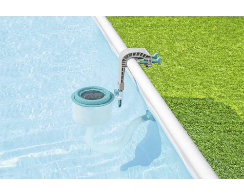 Oberflächenskimmer am Schwimmbeckenrand