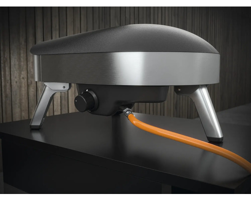 Four à pizza avec raccordement au gaz sur une table