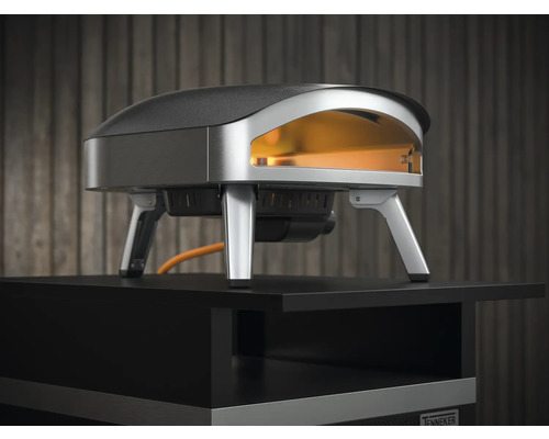 Four à pizza sur une table