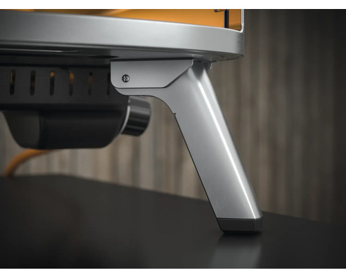 Gros plan sur le pied d''un four à pizza.