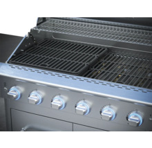 Grill mit Grillrosten und Drehknöpfen
