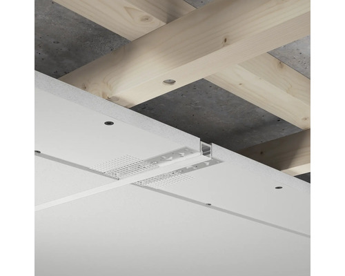 Installation de plafond avec ossature en bois et plaques de plâtre