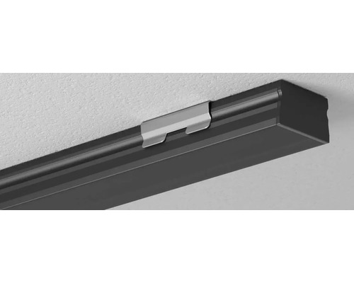 Montage au plafond d''une barre lumineuse avec clip de fixation.