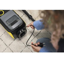 Compartiment à câble sur un aspirateur-injecteur avec fiche