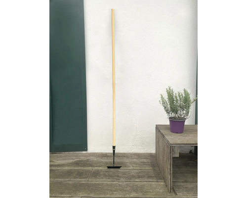 Gartenhacke mit Holzstiel für Gartenarbeiten