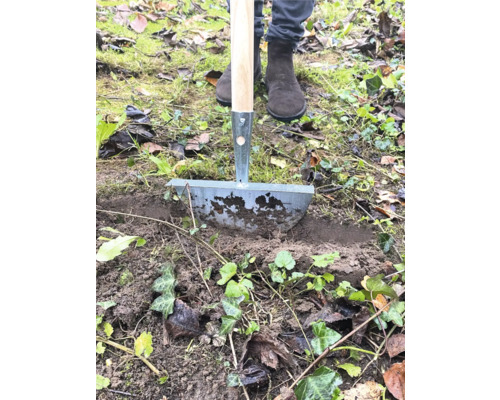 Gartengerät zum Rasenkanten schneiden im Einsatz