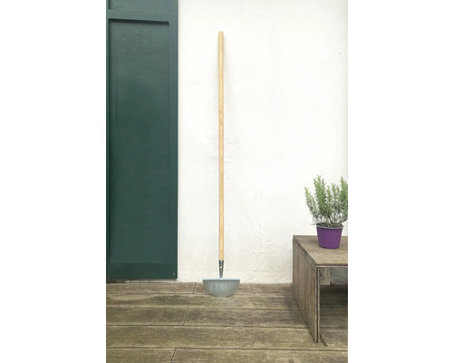 Kehrschaufel mit Holzstiel für den Aussenbereich