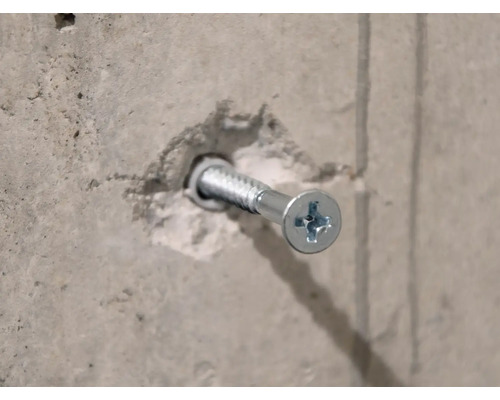 Vis de fixation dans un mur en béton