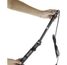 Chauffage d''aquarium tenu par des mains