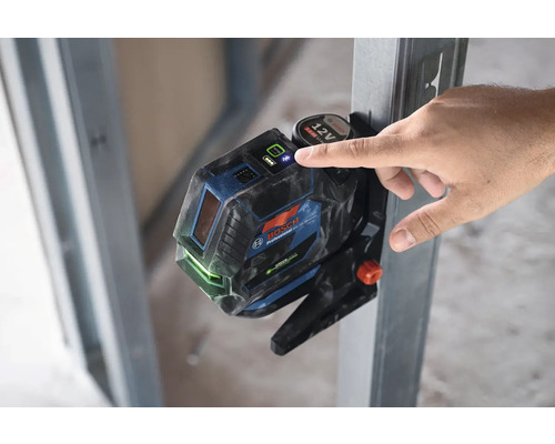 Laser lignes Bosch Professional avec main fixée sur une structure métallique