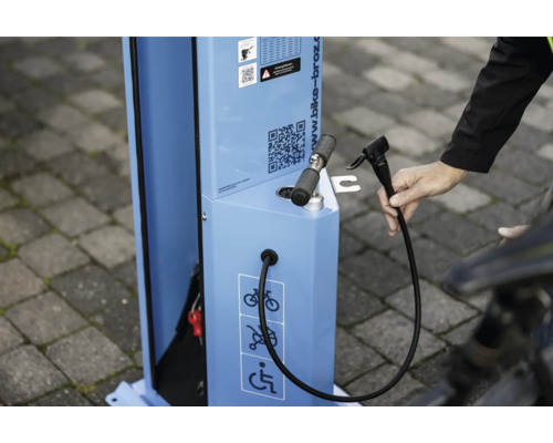 Fahrradreparaturstation mit Luftpumpe zur Selbstbedienung