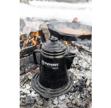 Petromax Perkolator Kaffeekanne auf einem Grillrost über einem Lagerfeuer.