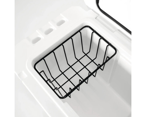 Vue intérieure d''une glacière avec un panier en fil de fer noir.