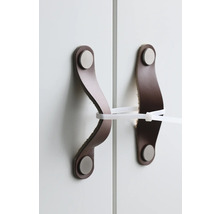 Zwei Schranktüren mit Ledergriffen und Kabelbinder