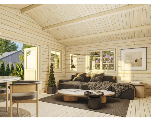 Cabane en bois clair avec salon, canapé, table et décoration