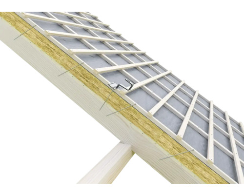 Dachkonstruktion mit Dämmmaterial, Dachlatten und Metalldraht