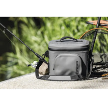 Graue Kühltasche mit Angelzubehör