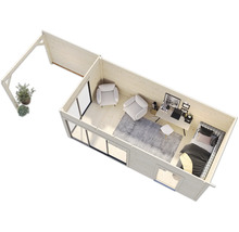 Draufsicht auf ein Holzgartenhaus mit zwei Sesseln, einem Schreibtisch, einem Bett und einer überdachten Terrasse