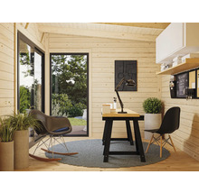 Holzgartenhaus Innenraum mit Schreibtisch und Büromöbeln