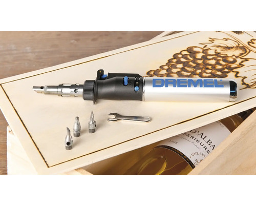 Dremel VersaFlame avec accessoires et clé dans une boîte en bois