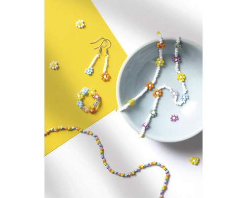 Ensemble de bijoux avec perles, comprenant un collier, des boucles d''oreilles et une bague