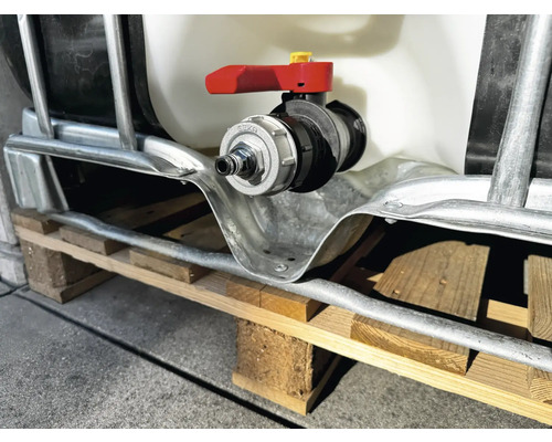 Zwischenbehälter mit Auslaufhahn und Palettenfuß