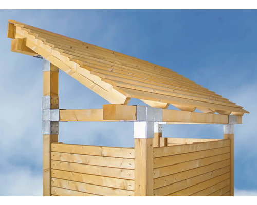 Construction en bois avec toit et raccords métalliques