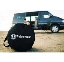 Sac de transport Petromax devant un camping-car sur la plage