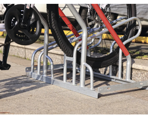 Support à vélos avec vélos