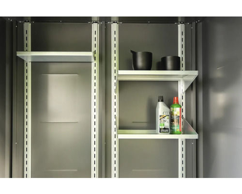 Système d''étagères avec tablettes et produits à l''intérieur