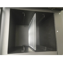 Innenansicht eines Kamins mit Rost