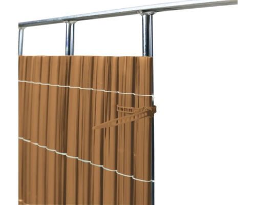 Tapis de bambou pour fixation sur une clôture avec des colliers de serrage