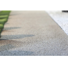Gros plan d''un chemin de gravier dans le jardin