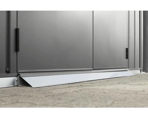 Vue détaillée d''une porte d''armoire à outils avec un joint de protection contre les intempéries