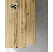 Tischplatte aus Massivholz mit Blumendekoration