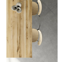 Vue de dessus d''une table en bois et de deux chaises