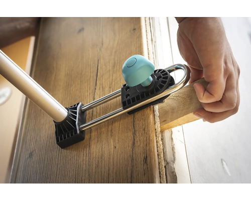 Outil pour ajuster un cadre de porte