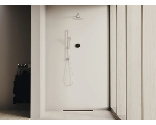 Salle de bain moderne avec douche de pluie, douchette et régulateur de température