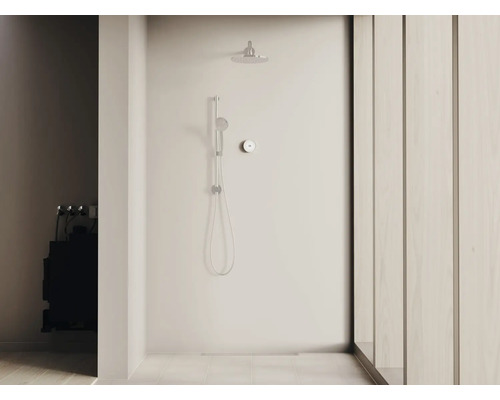 Moderne Dusche mit Kopfbrause und Handbrause