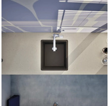 Vue de dessus d''un évier avec un lavabo